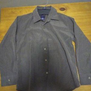 Boy's 100% Polyester Long-Sleeve Dress Shirt. S(8)